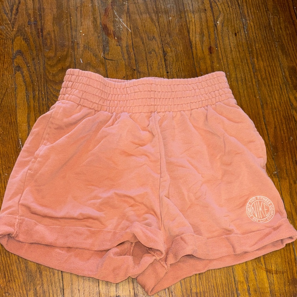 SMALL NIKE Women's Athletic Shorts